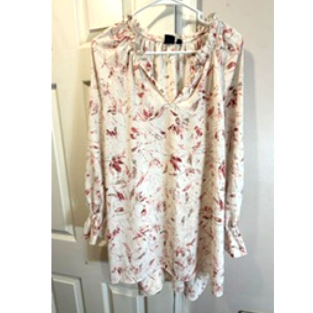 Kaari Blue Curvy Floral Bell-Sleeve Tunic Blouse.  Size 1X
